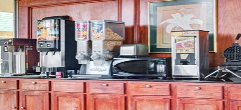 Hotel Super 8 Downtown Airport