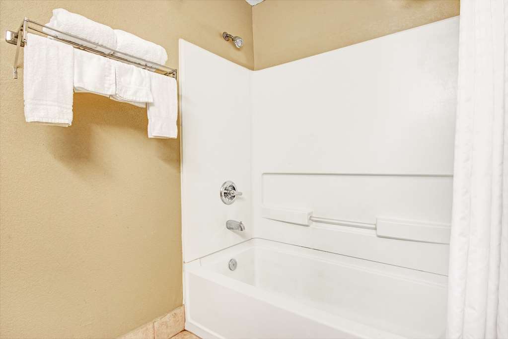 Super 8 Downtown Airport