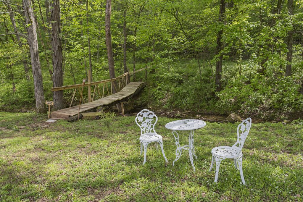 Apartment Brenda Lee History 2br Pool Hot Tub