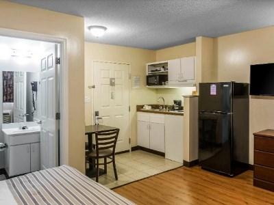 Suburban Extended Hermitage 2*