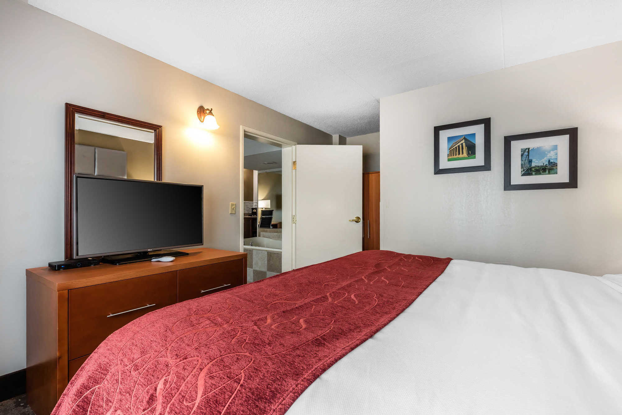 Comfort & Near Tanger Outlets I-24 Antioch Hotel 3*