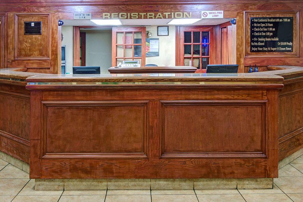 Super 8 Downtown Airport