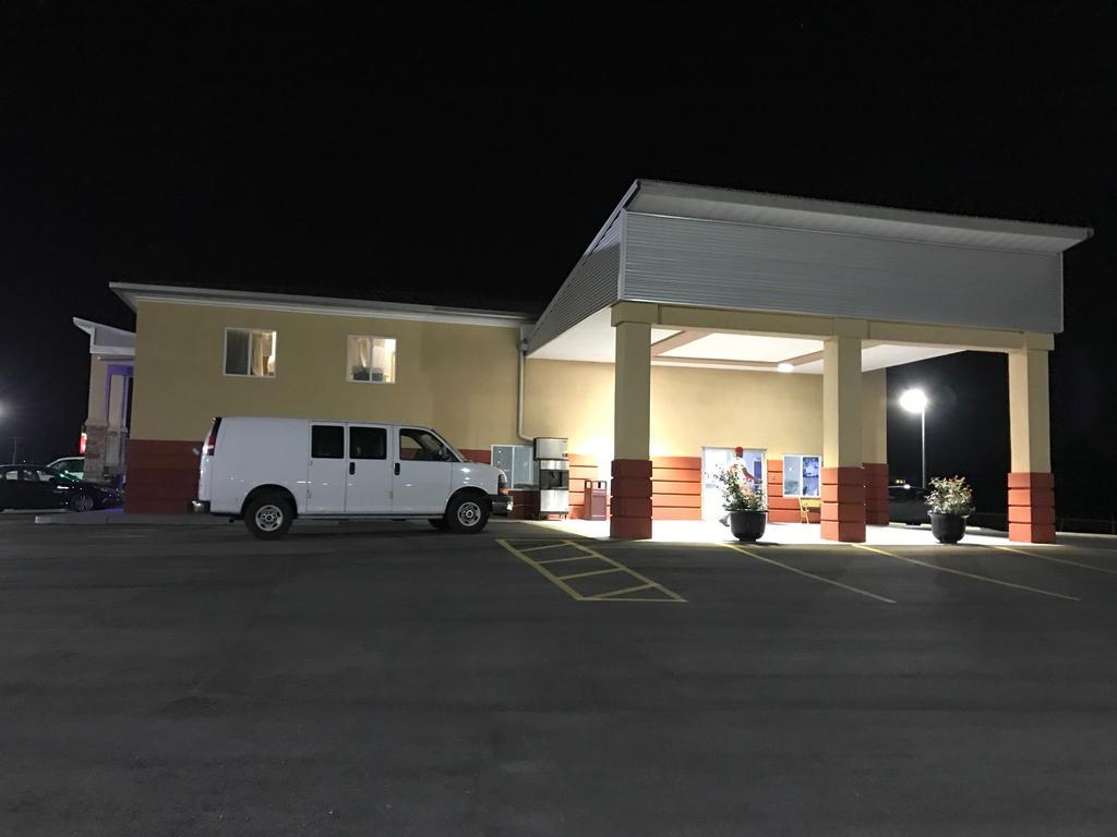 Lotus And Motel 2*
