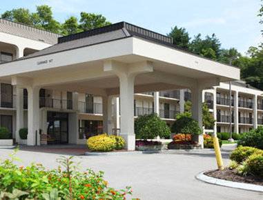 Baymont By Wyndham Airport Hotel 2*