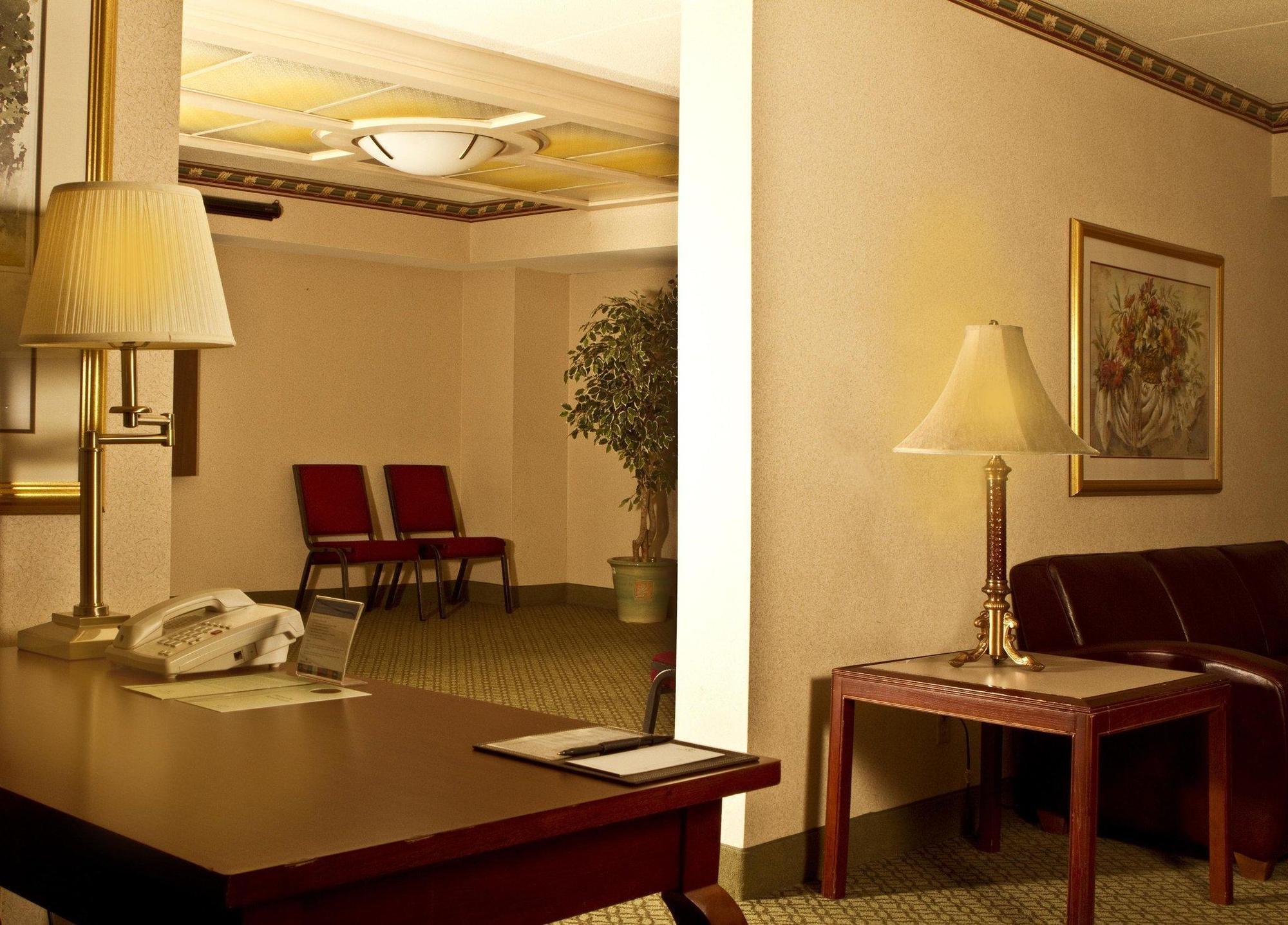 Doubletree By Hilton Airport 3*