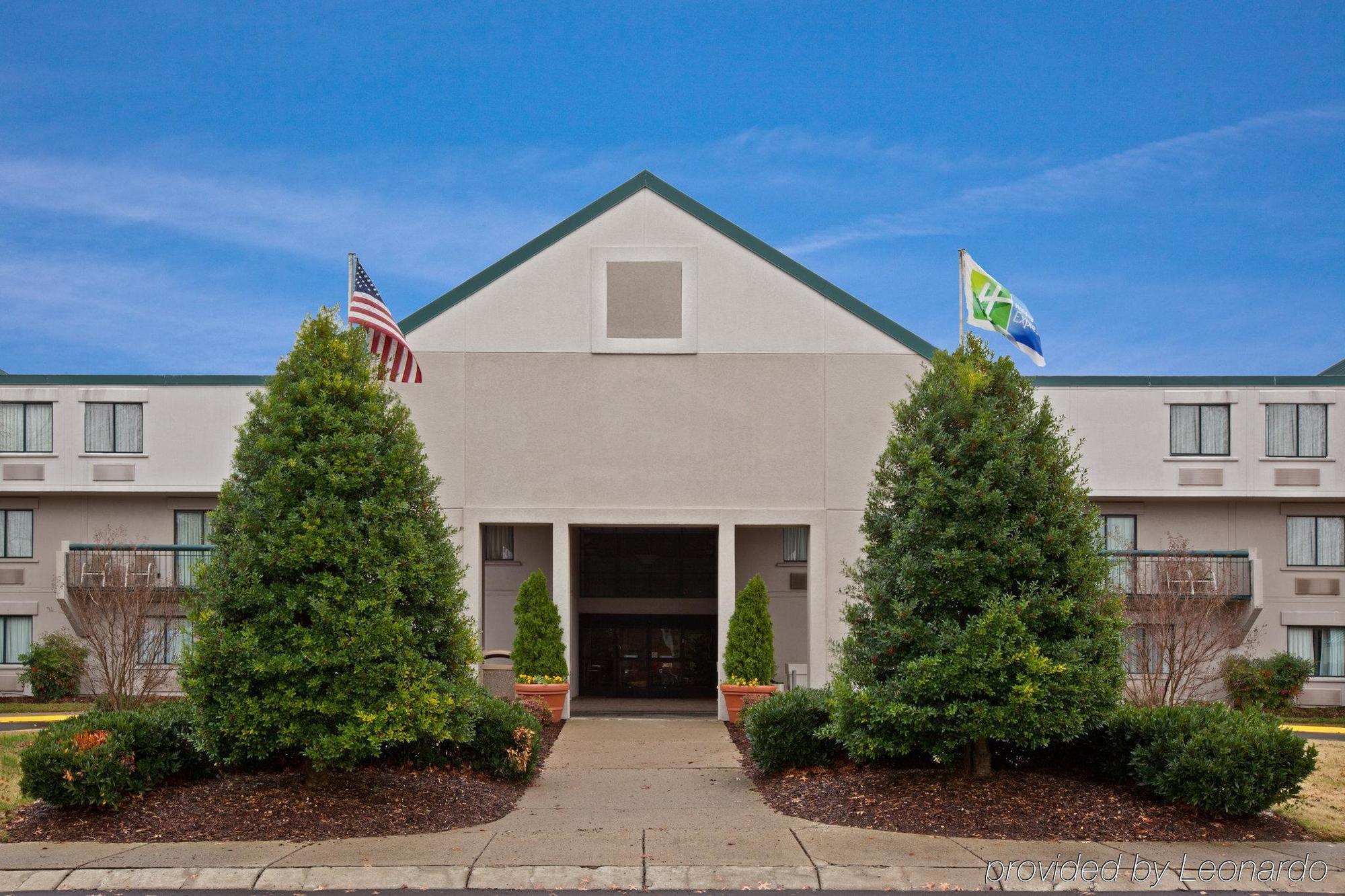Hotel Express Airport By Ihg Nashville