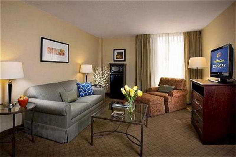 Holiday Express Nashville-downtown - Broadway By Ihg Hotel 3*