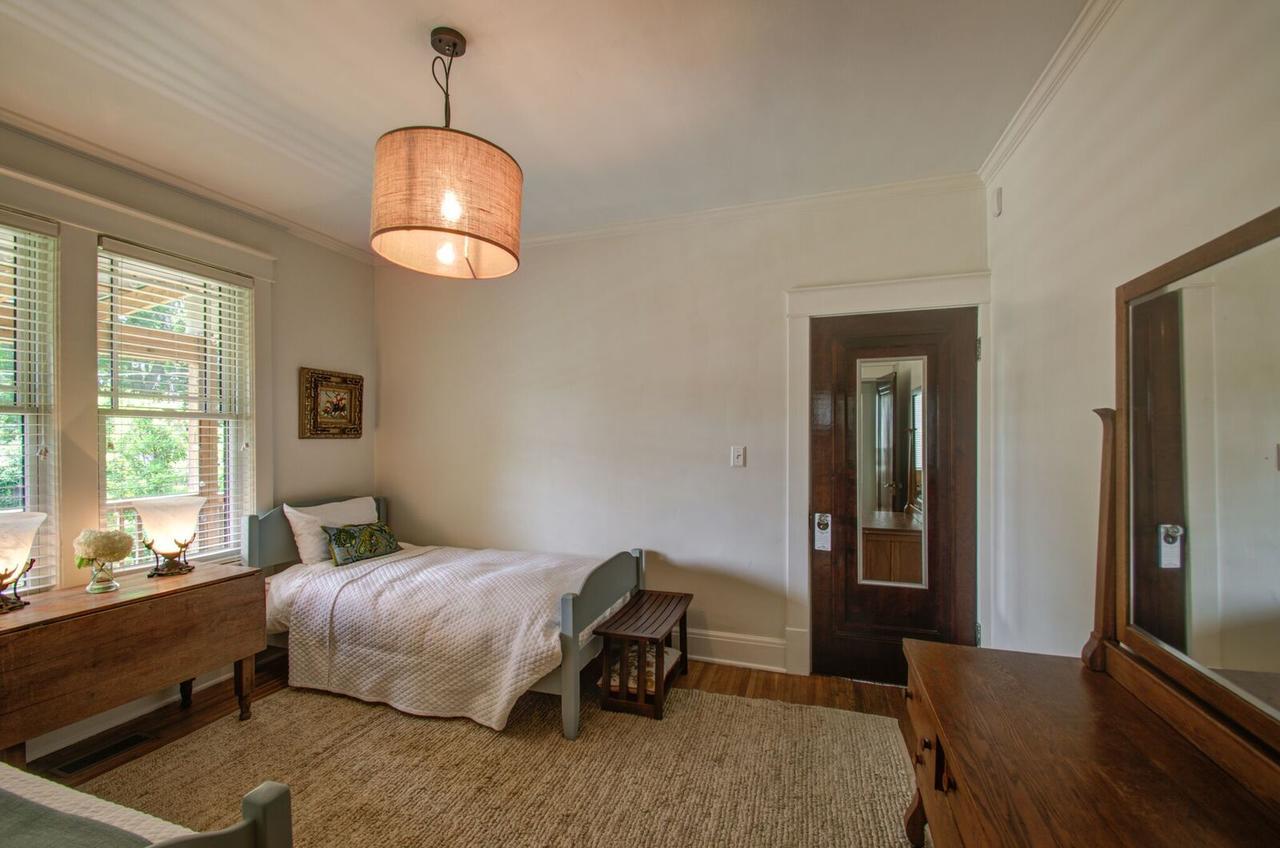Belmont Blvd Bed & Breakfast