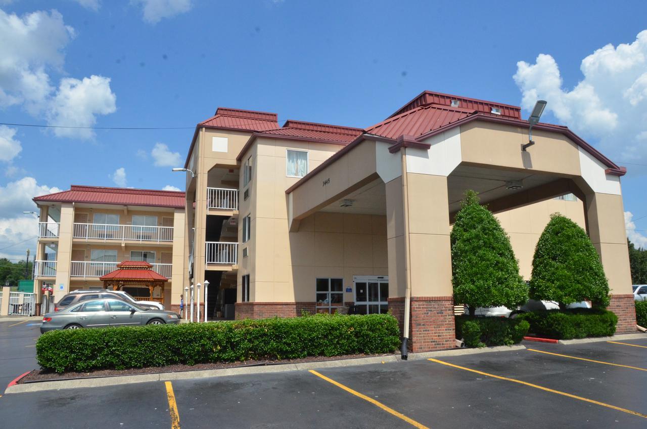 Days By Wyndham Airport East Hotel