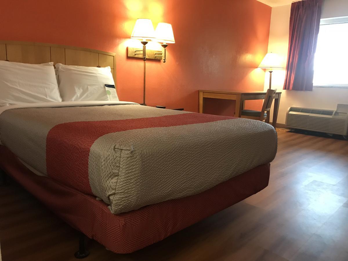 Hotel 6-nashville, Tn 2*