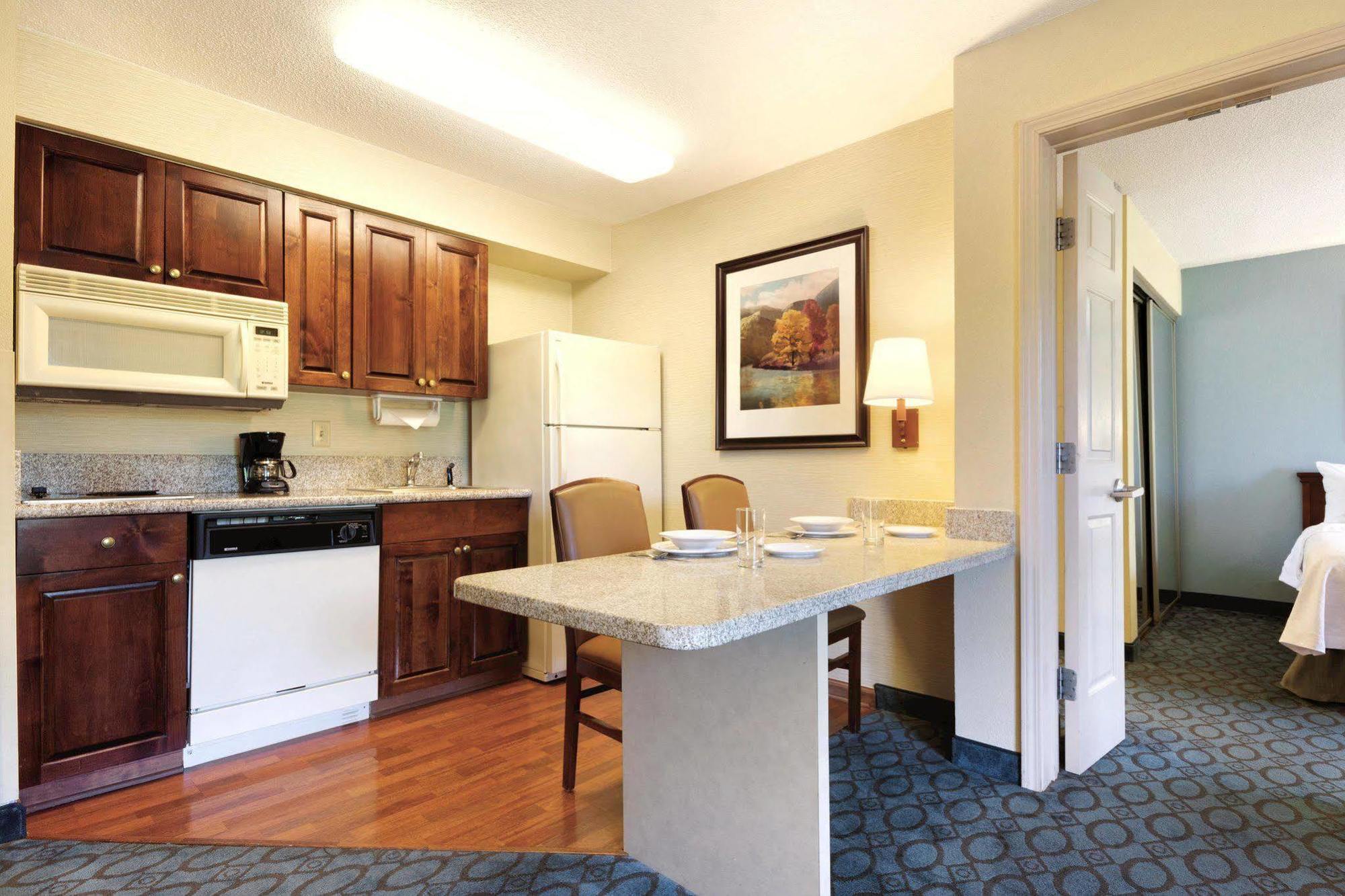 Hotel Homewood Airport 3*