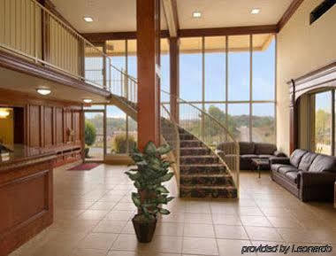 Super 8 Downtown Airport 2*