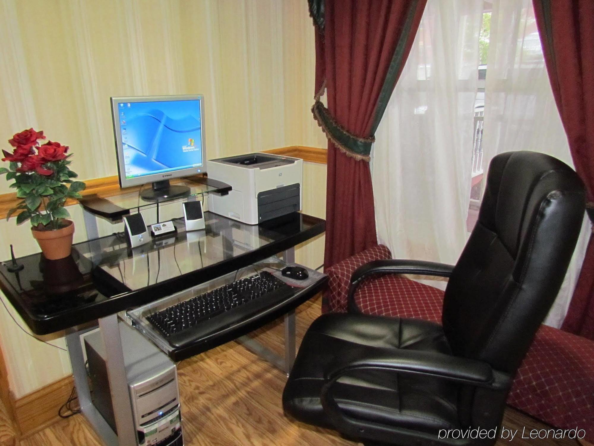 Country & By Radisson, Airport East, Tn 3*