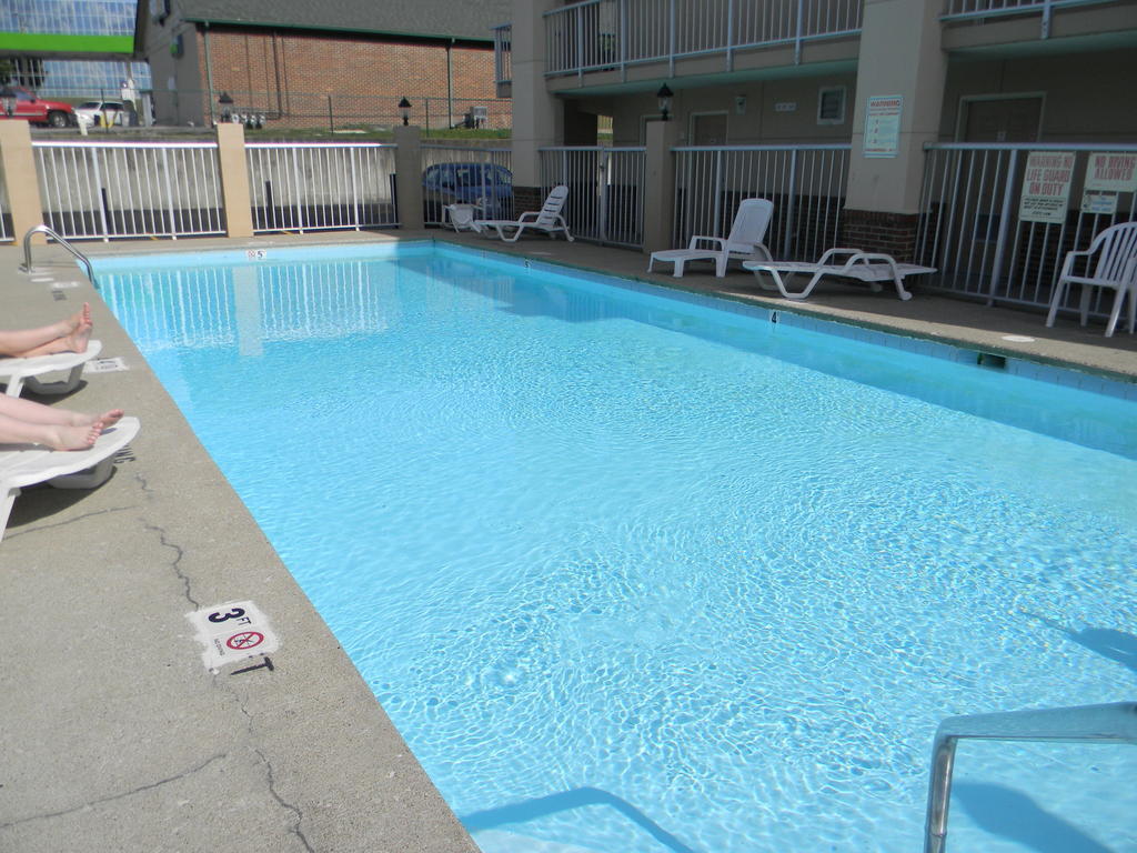 Days By Wyndham Airport East 2*