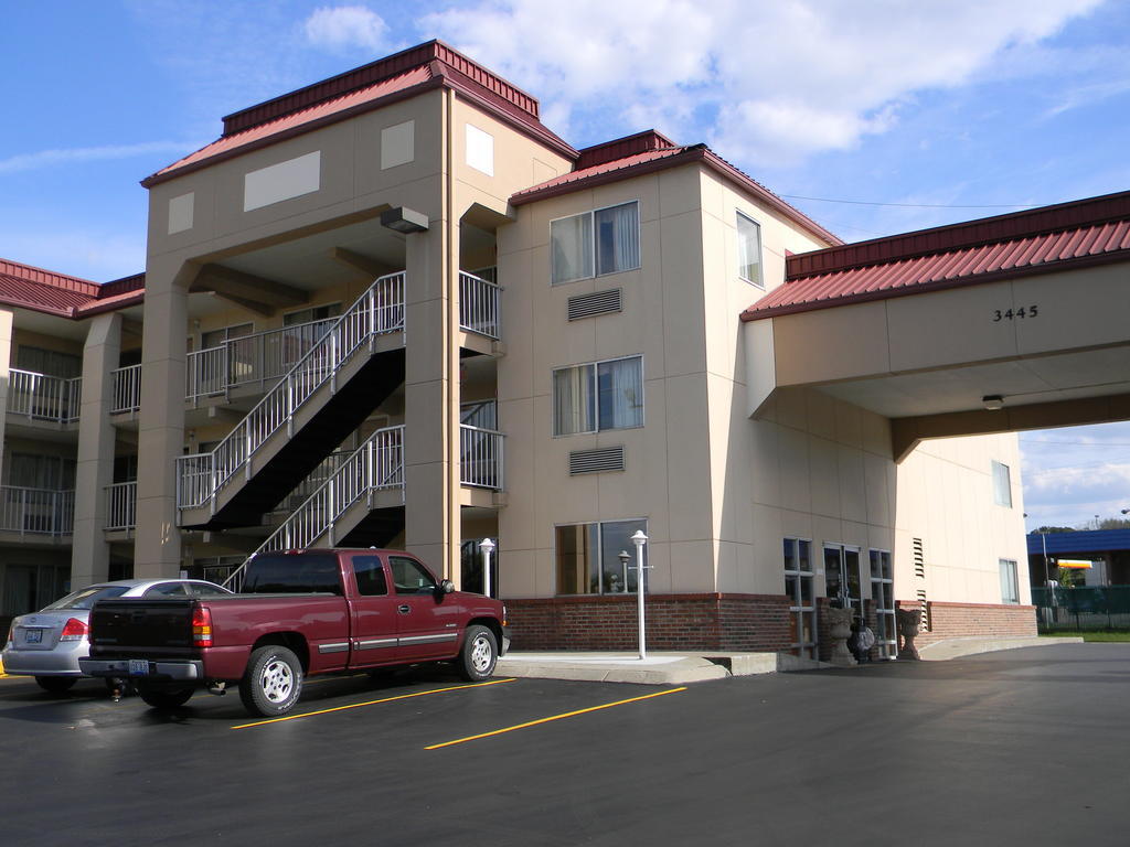 Days By Wyndham Airport East