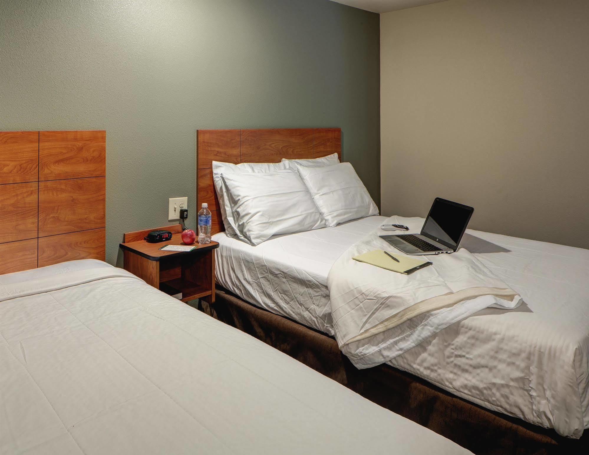 Woodspring Airport Hotel 2*
