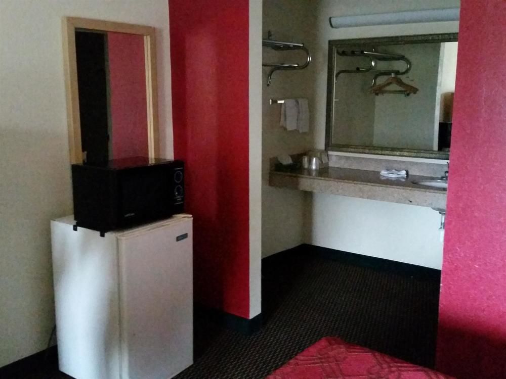 Hotel 6-nashville, Tn 2*