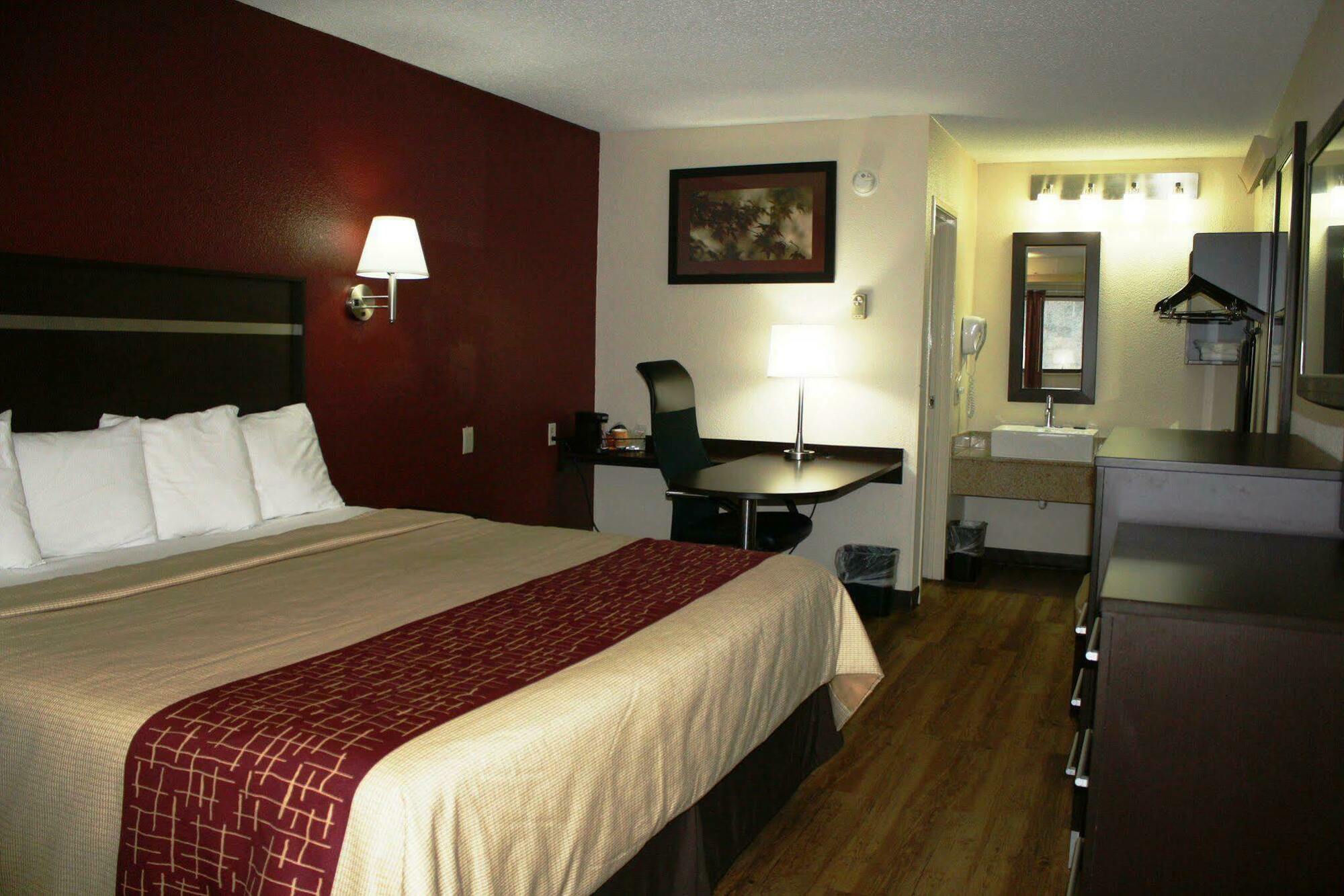 Red Roof Plus+ Fairgrounds Hotel 3*
