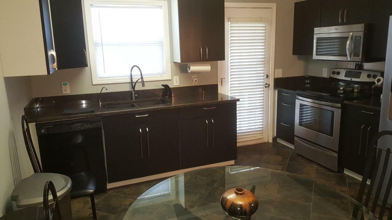 Homestay Contemporary Paradise W/ Private Bathroom *