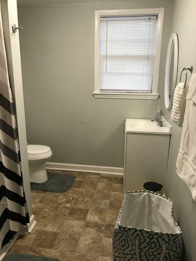 Apartment Stratford Ave & Yard 6 Miles To Downtown *