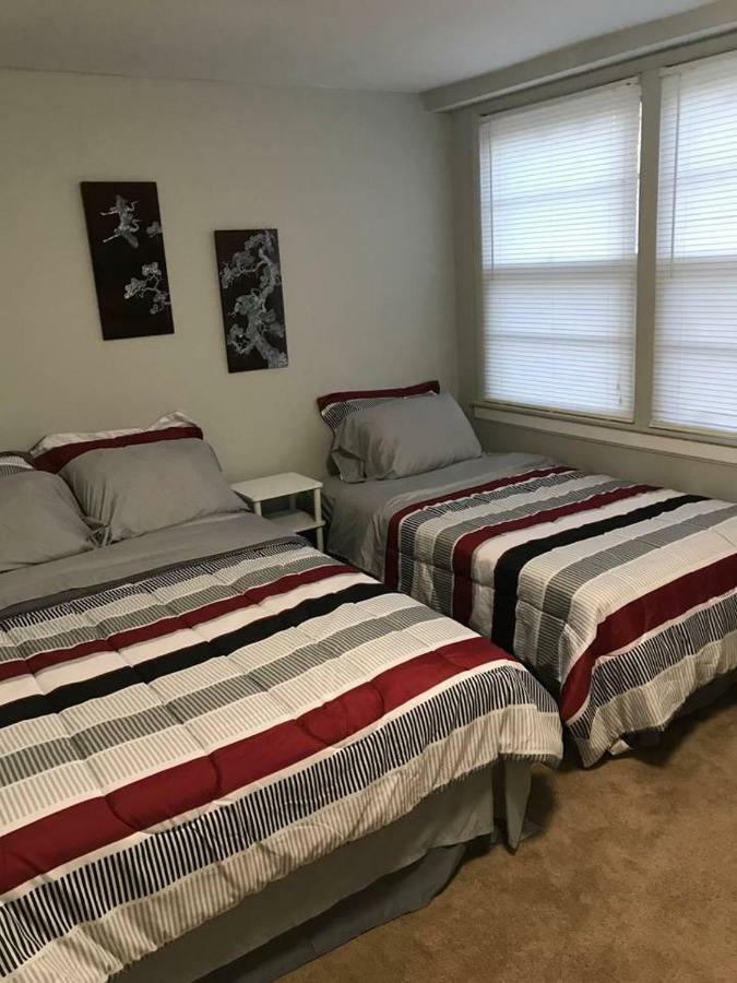 Stratford Ave & Yard 6 Miles To Downtown *
