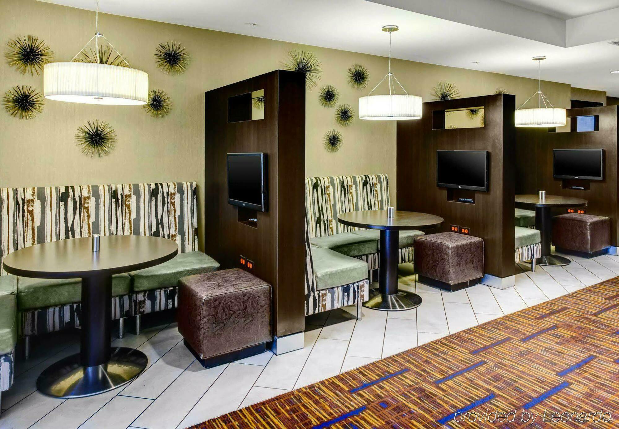 Courtyard By Marriott Vanderbilt West End Hotel 3*