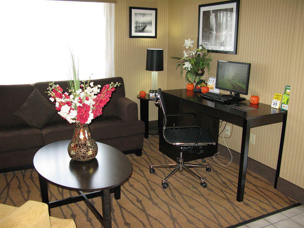 Sleep Near Percy Priest Inn 2*