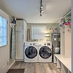 Quiet Area W/ Pool - 15 Mi To Dtwn Holiday home *