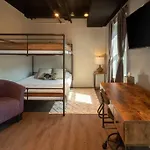 Contemporary Flat At The Maddox