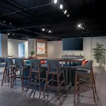 Contemporary Flat At The Maddox