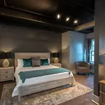 Contemporary Flat At The Maddox