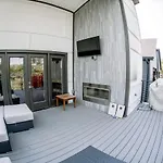 Huge4bedr10mintodtownsafe Holiday home