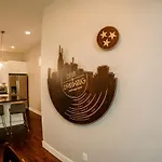 Holiday home Huge4bedr10mintodtownsafe