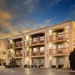Super 8 By Wyndham Hermitage Nashville