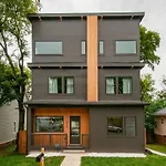 Luxurious Home W/Roof Top - 2 Miles From Broadway!