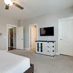 2-Bedroom Condo Unit With Free Parking & 2 King Beds