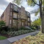 3-Story West End Condo | Free Garage Parking | Near Vanderbilt Medical