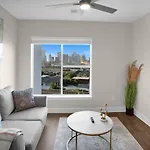 Apartment Palatial Abode With Downtown View & Free Parking