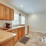 Quiet Old Hickory W/ Deck Holiday home