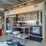 Holiday home Luxe + Modern Johnny Cash Inspired Executive Nashville