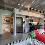 Holiday home Luxe + Modern Johnny Cash Inspired Executive Nashville