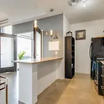 Longterm Just Across The River From Downtown- Fully Equipped For Long Term Holiday home Nashville