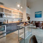 Two Story 2bd 2ba A Work Live Holiday home Nashville