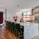Dolly's Big House - 18 Beds Skydeck Views *