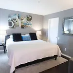 New Listing! Gorgeous Downtown Walk To On The River #3 4* Nashville