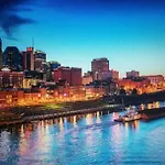 New Listing! Gorgeous Downtown Walk To On The River #3 Aparthotel 4*