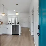 Apartment Trendy East Near Coffee Shops & Downtown *