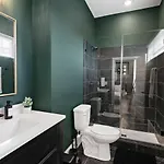 Apartment Trendy East Near Coffee Shops & Downtown