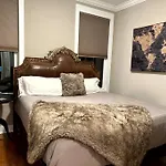 Holiday home Keys & Canvas East I Rooftop Hot Tub I 5 Mi To Broadway