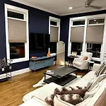 Keys & Canvas East I Rooftop Hot Tub I 5 Mi To Broadway Holiday home *